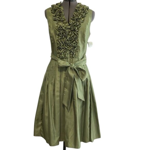 Willow Glenn New York NWT Detailed pleated dress Green Size 8 - Picture 1 of 5